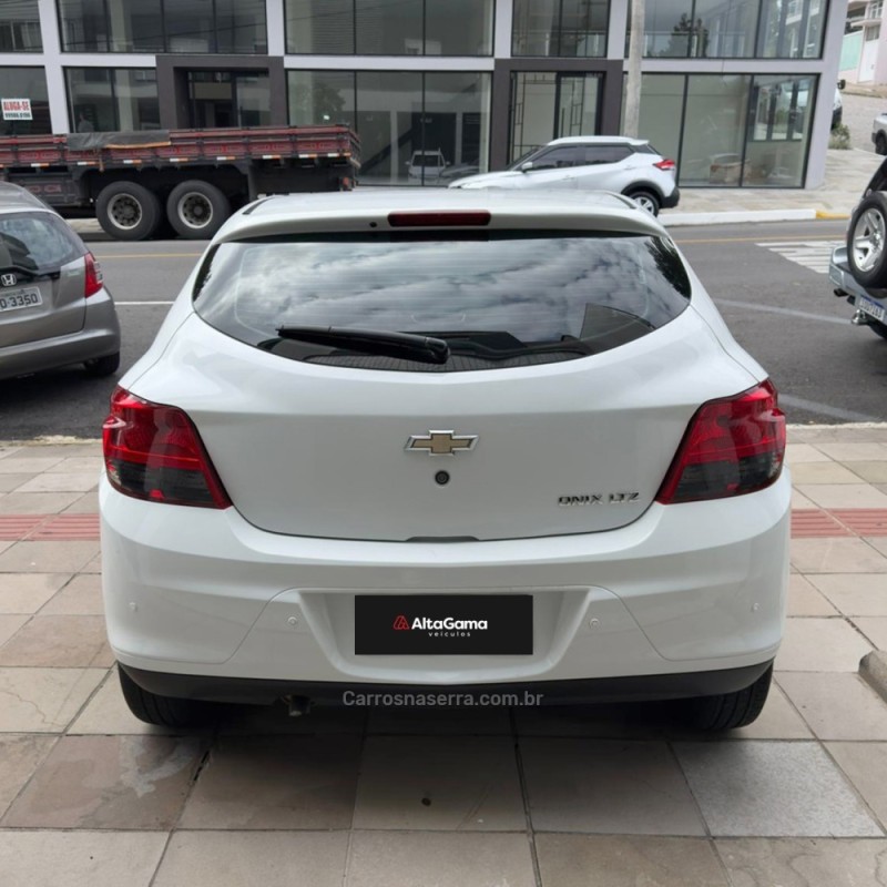 ONIX 1.4 MPFI LTZ 8V FLEX 4P AUTOMÁTICO - 2015 - FLORES DA CUNHA