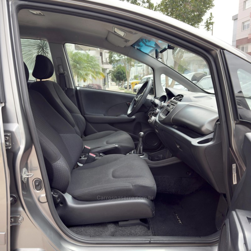 FIT 1.4 LX 16V FLEX 4P MANUAL - 2011 - FLORES DA CUNHA