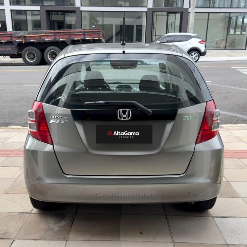 FIT 1.4 LX 16V FLEX 4P MANUAL - 2011 - FLORES DA CUNHA