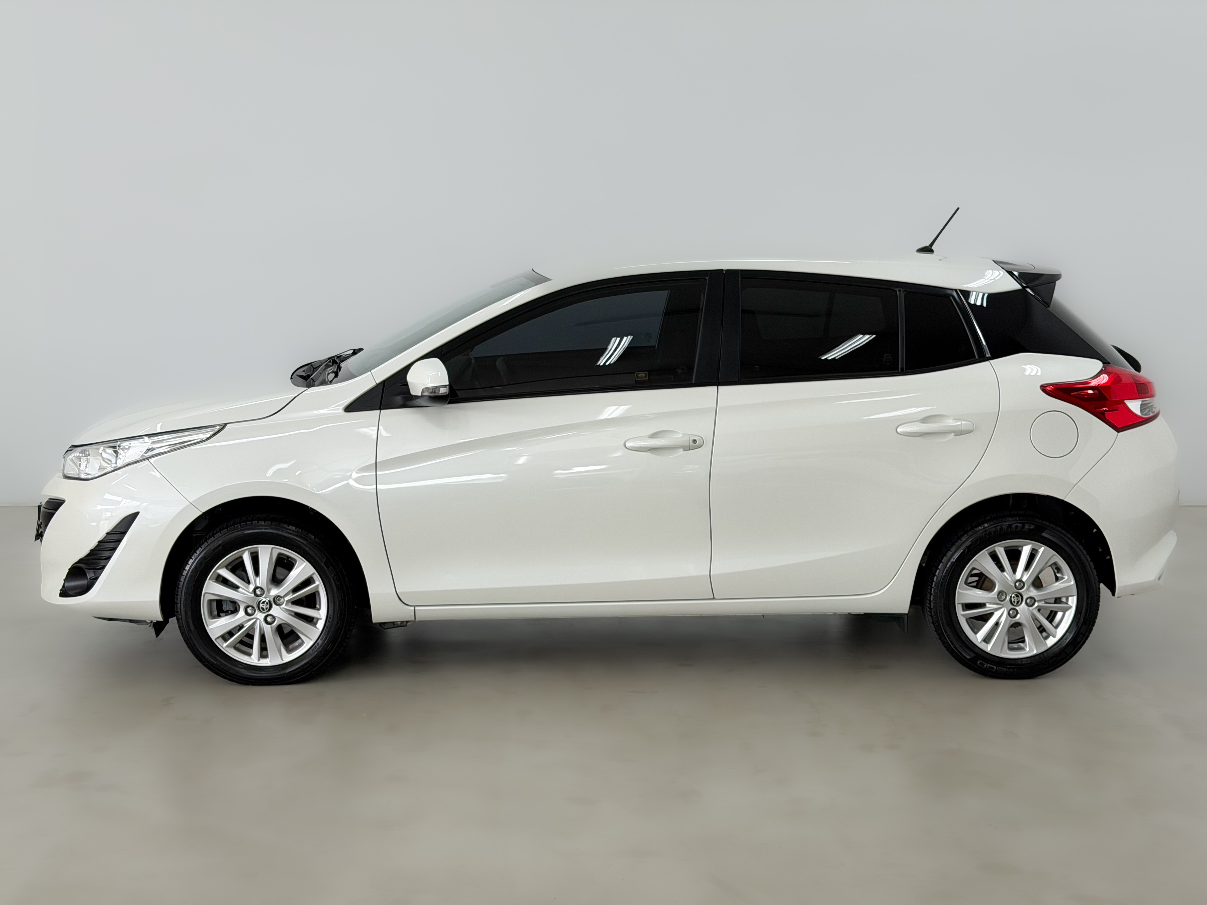 TOYOTA YARIS — foto 4