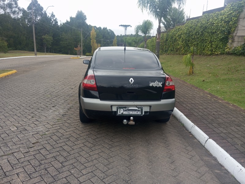 MÉGANE 2.0 DYNAMIQUE SEDAN 16V GASOLINA 4P MANUAL - 2008 - CAXIAS DO SUL