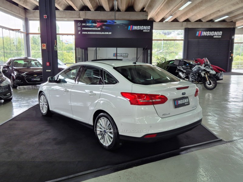 FOCUS 2.0 TITANIUM PLUS FASTBACK 16V FLEX 4P AUTOMÁTICO - 2016 - CAXIAS DO SUL