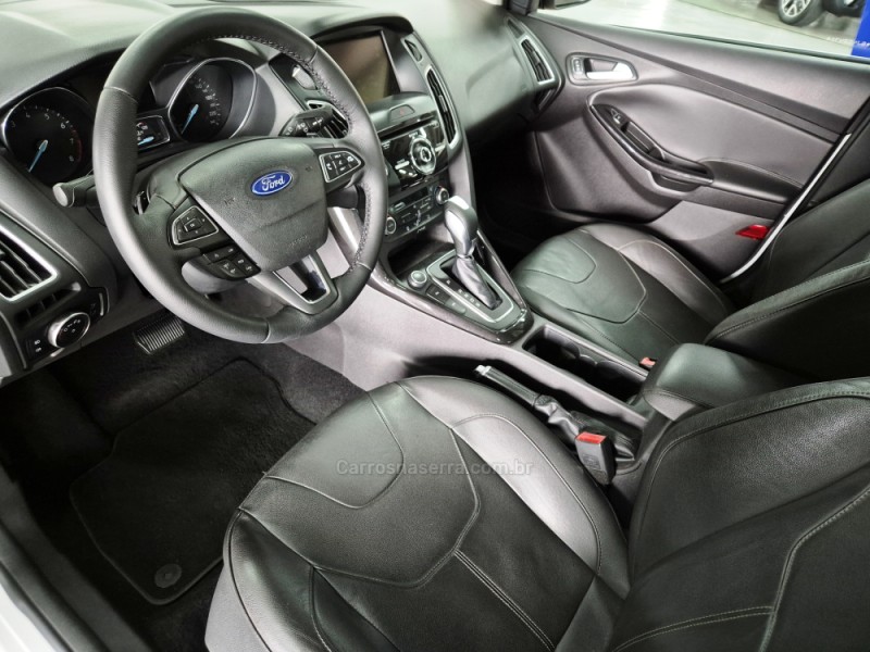 FOCUS 2.0 TITANIUM PLUS FASTBACK 16V FLEX 4P AUTOMÁTICO - 2016 - CAXIAS DO SUL