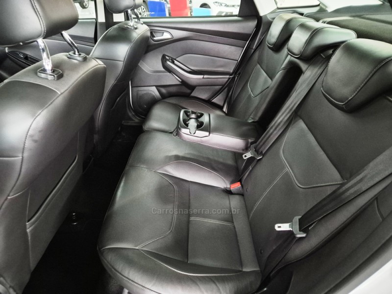 FOCUS 2.0 TITANIUM PLUS FASTBACK 16V FLEX 4P AUTOMÁTICO - 2016 - CAXIAS DO SUL