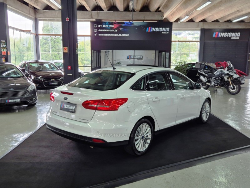 FOCUS 2.0 TITANIUM PLUS FASTBACK 16V FLEX 4P AUTOMÁTICO - 2016 - CAXIAS DO SUL