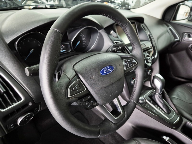 FOCUS 2.0 TITANIUM PLUS FASTBACK 16V FLEX 4P AUTOMÁTICO - 2016 - CAXIAS DO SUL