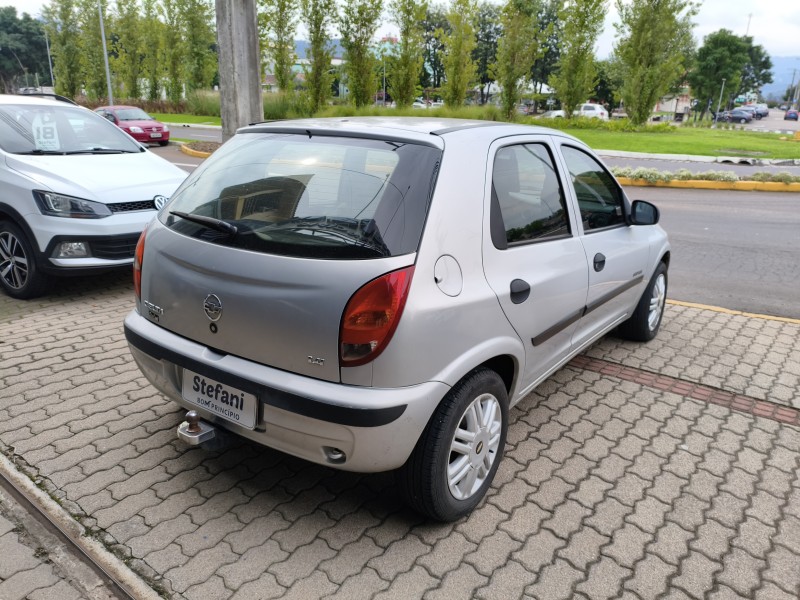 CELTA 1.4 MPFI SUPER 8V GASOLINA 4P MANUAL - 2005 - BOM PRINCíPIO