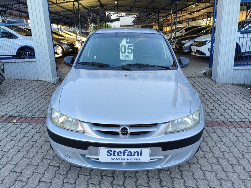 CELTA 1.4 MPFI SUPER 8V GASOLINA 4P MANUAL - 2005 - BOM PRINCíPIO