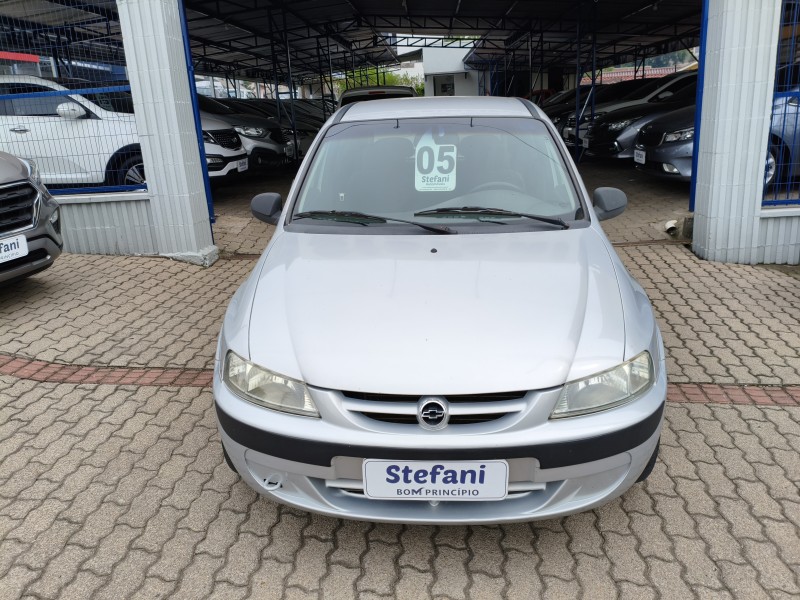 CELTA 1.4 MPFI SUPER 8V GASOLINA 4P MANUAL - 2005 - BOM PRINCíPIO