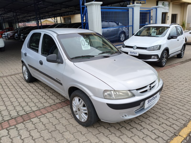 CELTA 1.4 MPFI SUPER 8V GASOLINA 4P MANUAL - 2005 - BOM PRINCíPIO