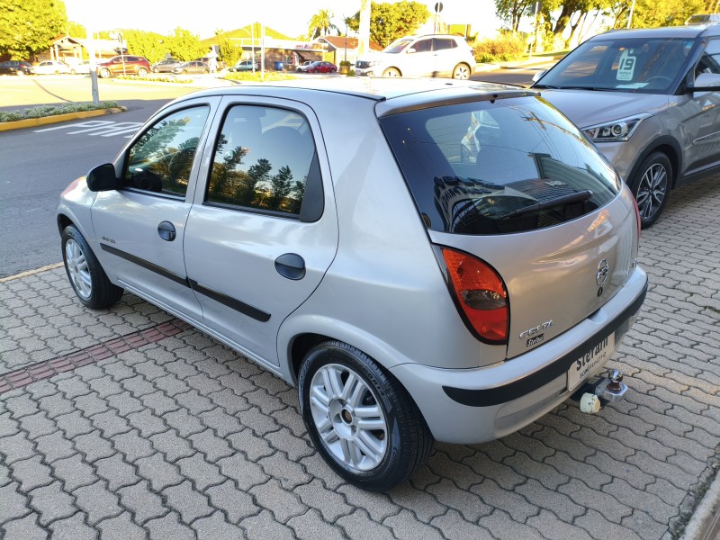CELTA 1.4 MPFI SUPER 8V GASOLINA 4P MANUAL - 2005 - BOM PRINCíPIO