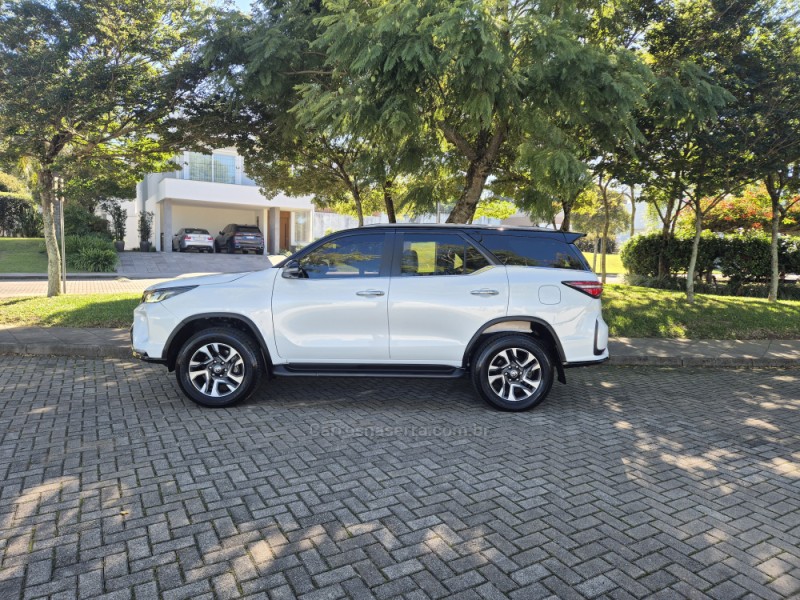 HILUX SW4 2.8 4X4 DIAMOND 16V TURBO DIESEL 4P 7 LUGARES AUTOMATICO - 2024 - BENTO GONçALVES