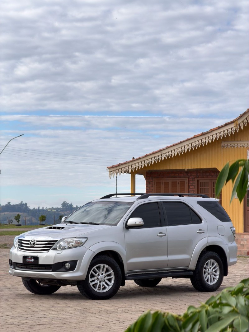 HILUX SW4 3.0 SRV 4X4 7 LUGARES 16V TURBO INTERCOOLER DIESEL 4P AUTOMÁTICO - 2012 - ANTôNIO PRADO