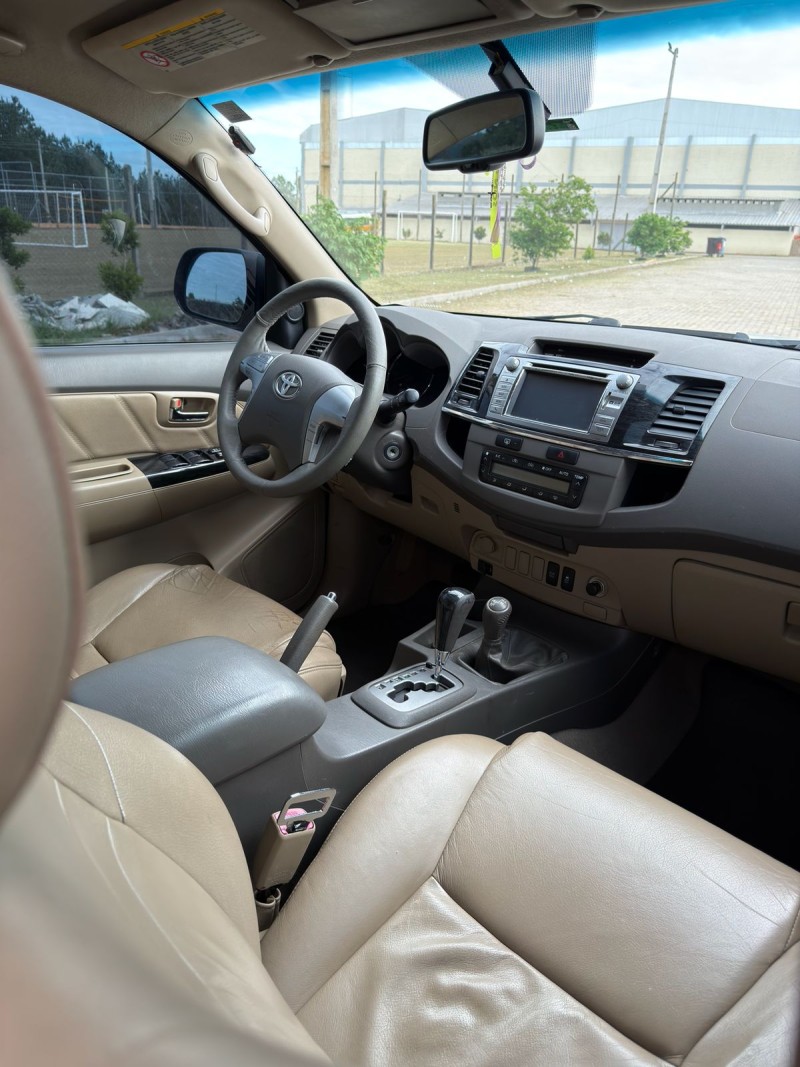 HILUX SW4 3.0 SRV 4X4 7 LUGARES 16V TURBO INTERCOOLER DIESEL 4P AUTOMÁTICO - 2012 - ANTôNIO PRADO