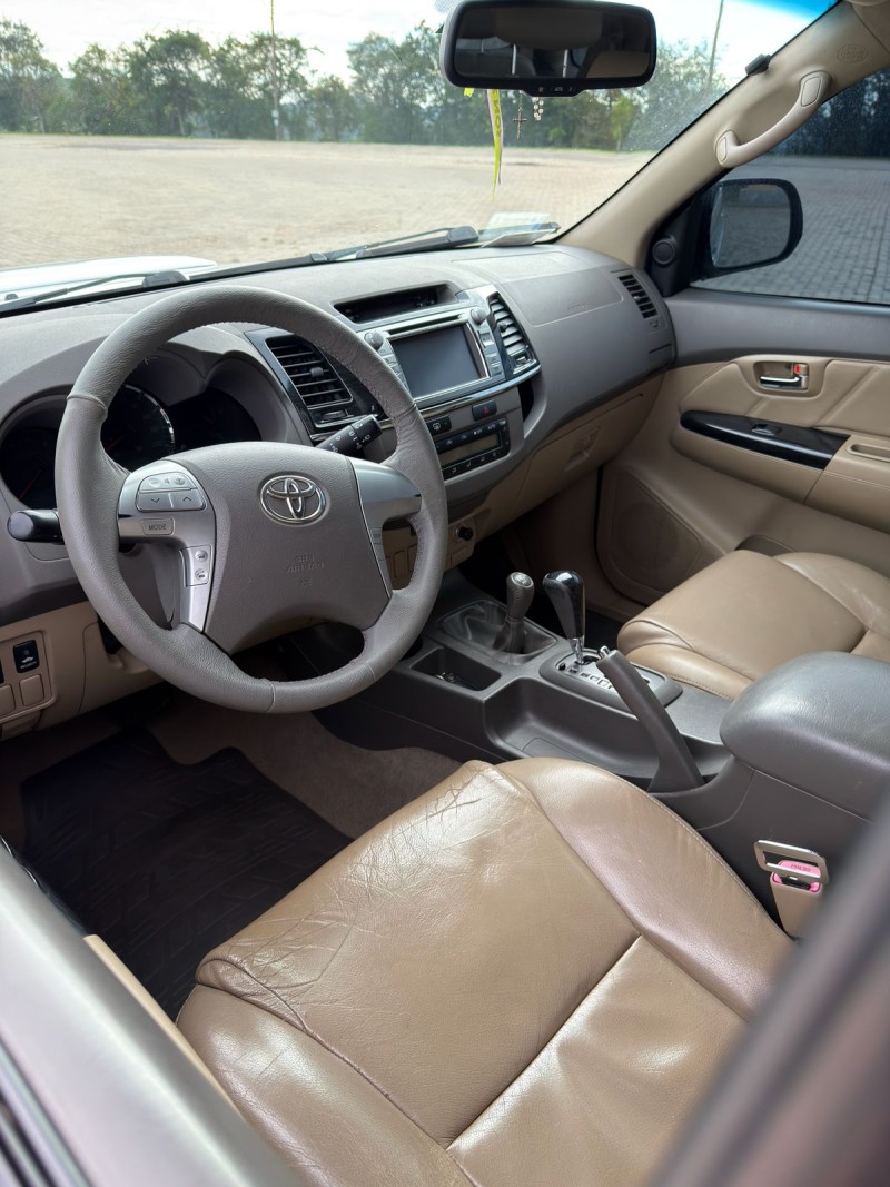 HILUX SW4 3.0 SRV 4X4 7 LUGARES 16V TURBO INTERCOOLER DIESEL 4P AUTOMÁTICO - 2012 - ANTôNIO PRADO