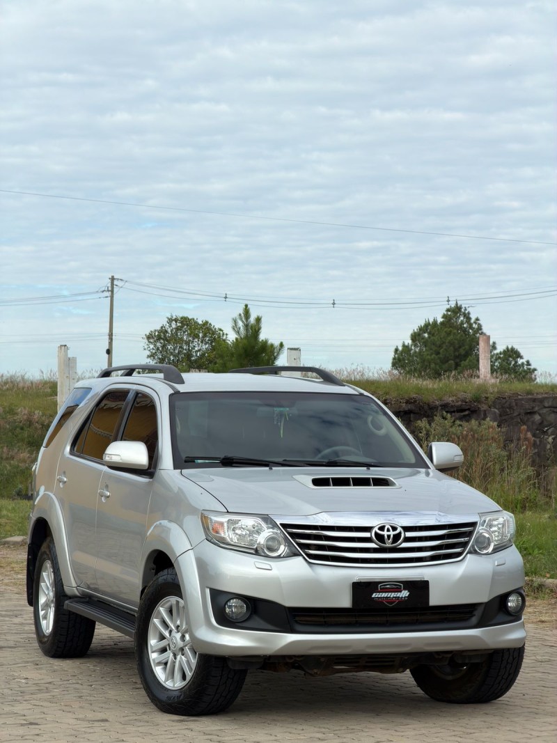 HILUX SW4 3.0 SRV 4X4 7 LUGARES 16V TURBO INTERCOOLER DIESEL 4P AUTOMÁTICO - 2012 - ANTôNIO PRADO