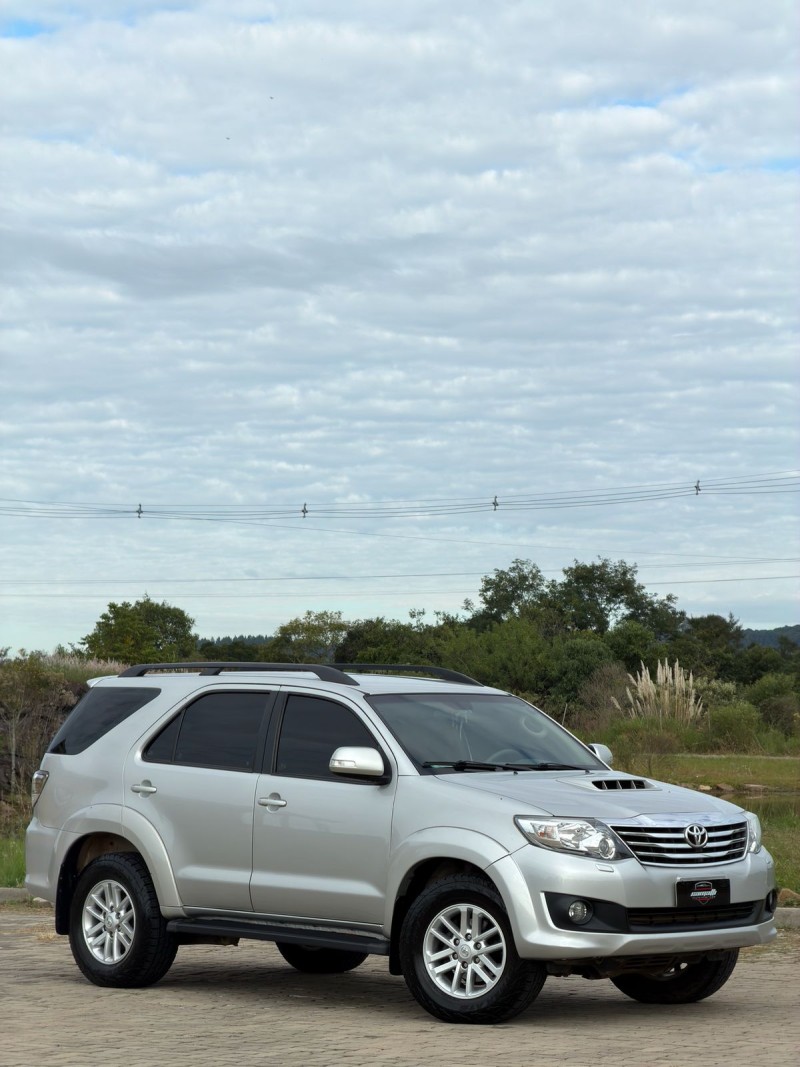 HILUX SW4 3.0 SRV 4X4 7 LUGARES 16V TURBO INTERCOOLER DIESEL 4P AUTOMÁTICO - 2012 - ANTôNIO PRADO
