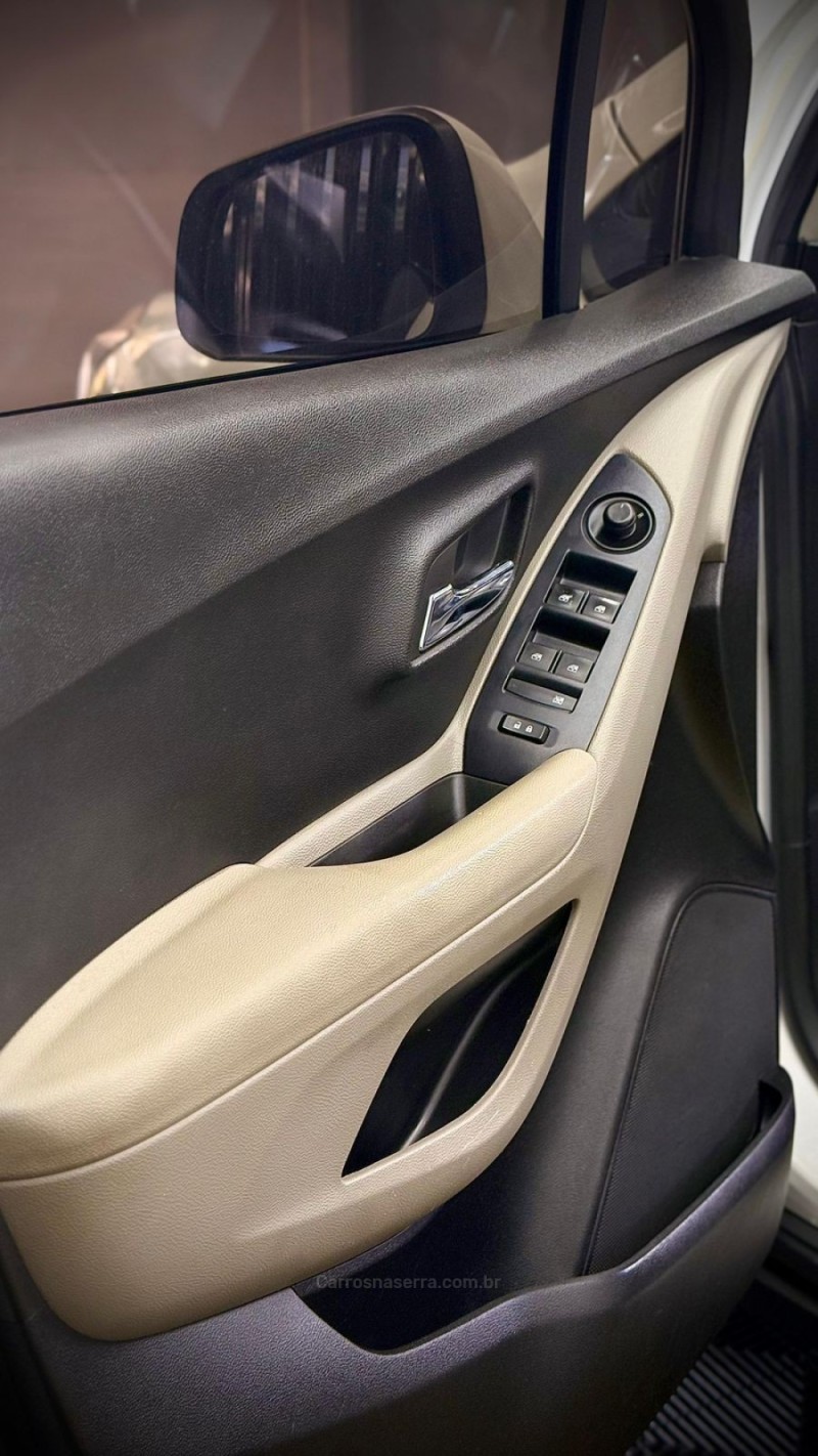 TRACKER 1.8 MPFI LTZ 4X2 16V FLEX 4P AUTOMÁTICO - 2015 - LAJEADO