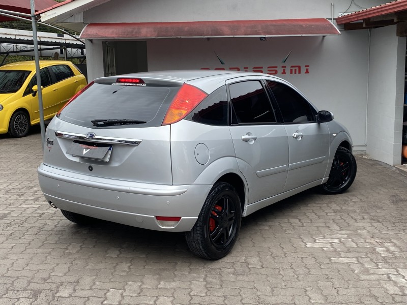 FOCUS 1.6 GLX 8V FLEX 4P MANUAL - 2008 - CARLOS BARBOSA