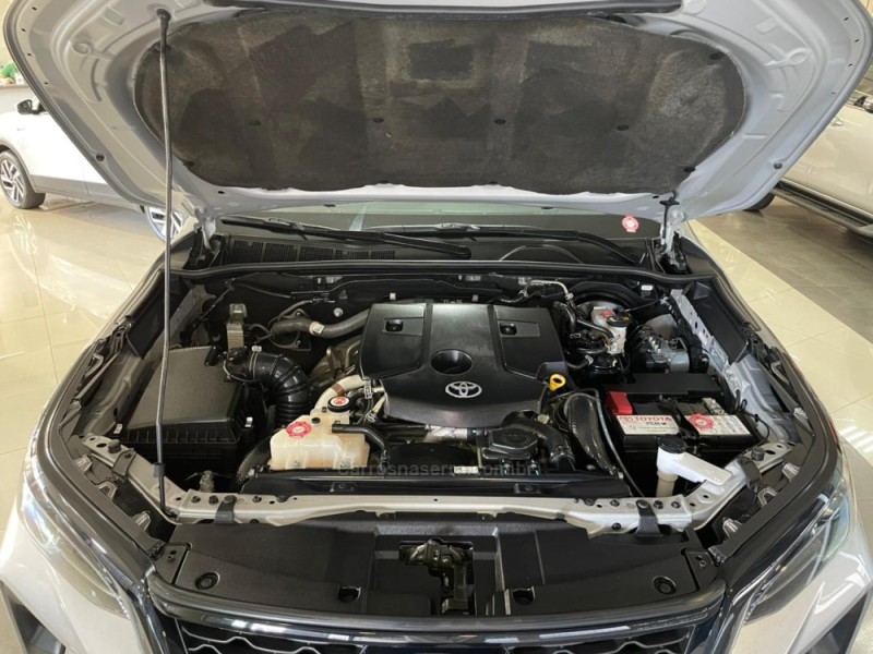 HILUX SW4 2.8 4X4 SRX PLATINUM TURBO 7 LUGARES DIESEL 4P AUTOMÁTICO - 2024 - CAXIAS DO SUL