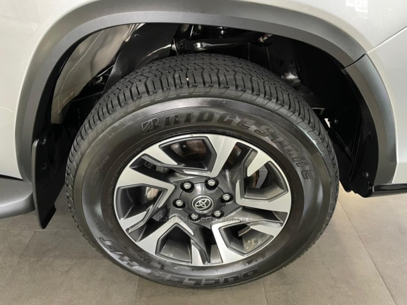 HILUX SW4 2.8 4X4 SRX PLATINUM TURBO 7 LUGARES DIESEL 4P AUTOMÁTICO - 2024 - CAXIAS DO SUL