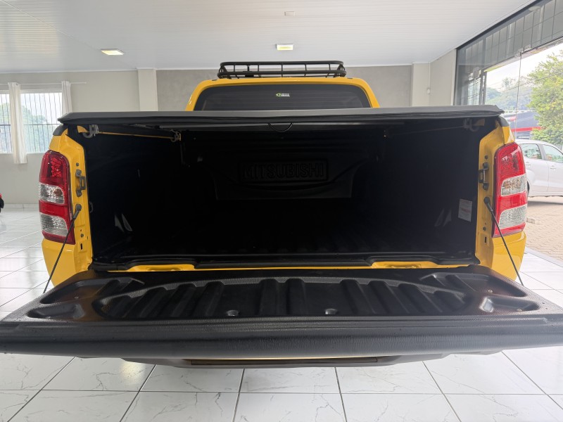 L200 TRITON 2.4 16V SPORT SAVANA DIESEL CD TURBO 4P 4X4 AUTOMÁTICO - 2023 - CAXIAS DO SUL