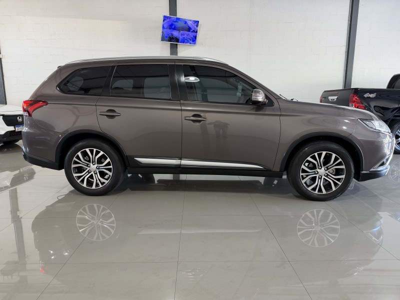 OUTLANDER 2.0 COMFORT 16V GASOLINA 4P AUTOMÁTICO - 2018 - CAXIAS DO SUL