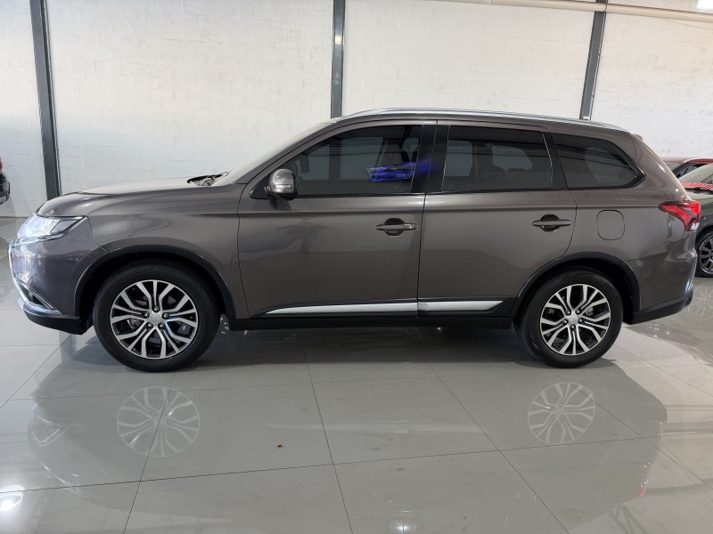 OUTLANDER 2.0 COMFORT 16V GASOLINA 4P AUTOMÁTICO - 2018 - CAXIAS DO SUL