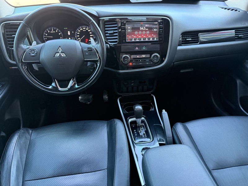 OUTLANDER 2.0 COMFORT 16V GASOLINA 4P AUTOMÁTICO - 2018 - CAXIAS DO SUL