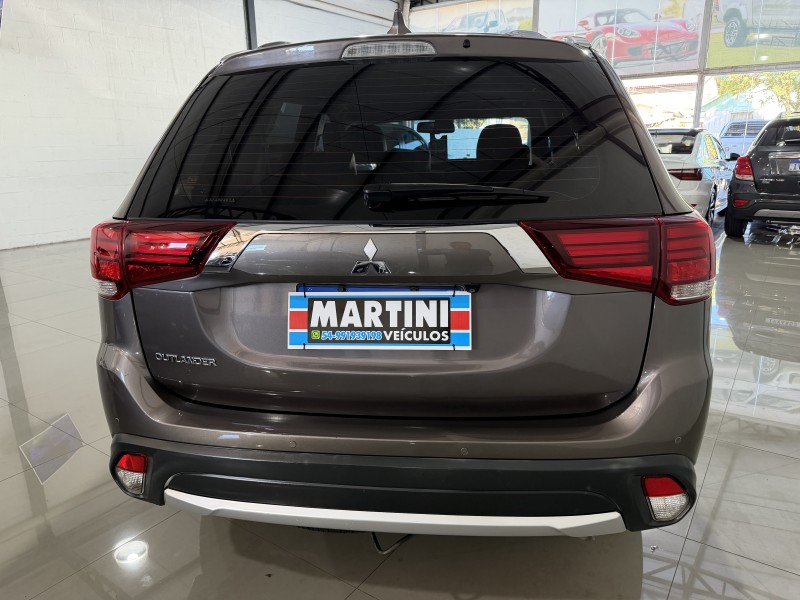OUTLANDER 2.0 COMFORT 16V GASOLINA 4P AUTOMÁTICO - 2018 - CAXIAS DO SUL
