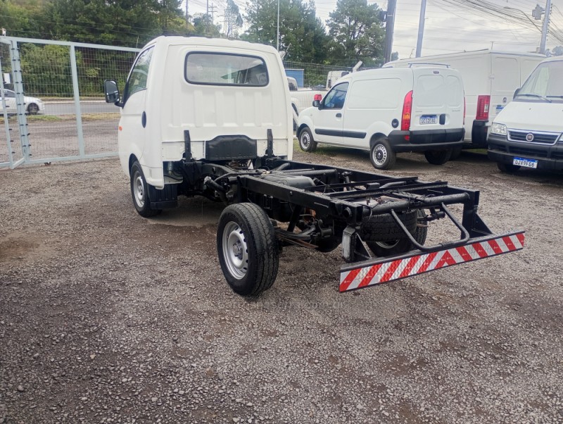 HR 2.5 TCI HD BAU 4X2 8V 97CV TURBO INTERCOOLER DIESEL 2P MANUAL - 2010 - FARROUPILHA