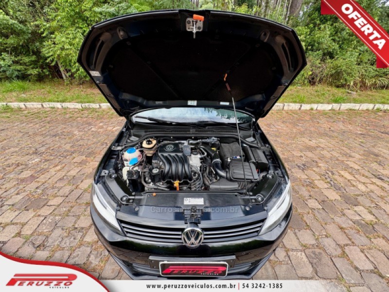 JETTA 2.0 COMFORTLINE FLEX 4P TIPTRONIC - 2011 - NOVA PRATA