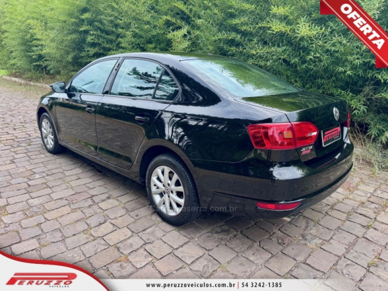 JETTA 2.0 COMFORTLINE FLEX 4P TIPTRONIC - 2011 - NOVA PRATA