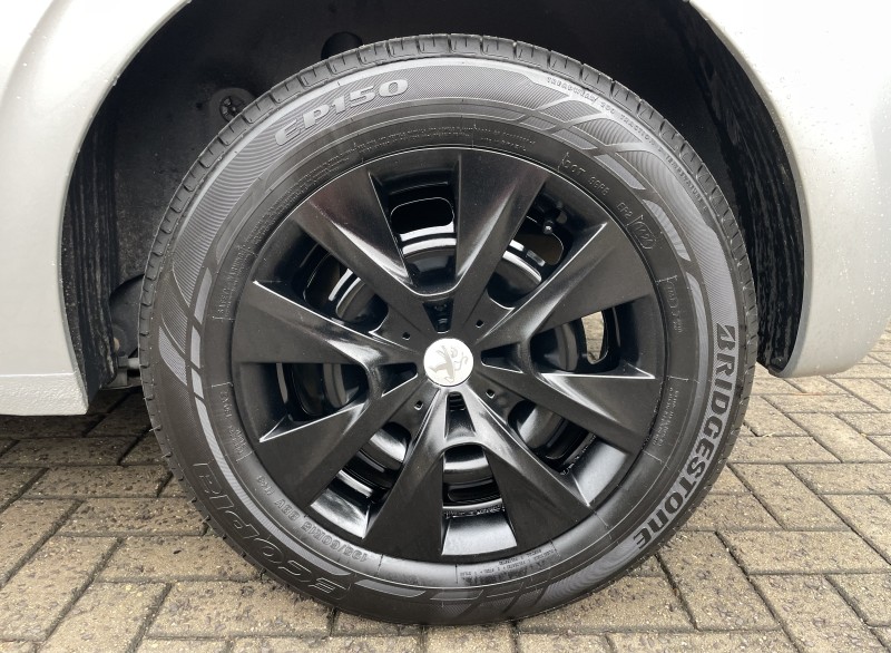 208 1.5 ACTIVE 8V FLEX 4P MANUAL - 2015 - CAXIAS DO SUL