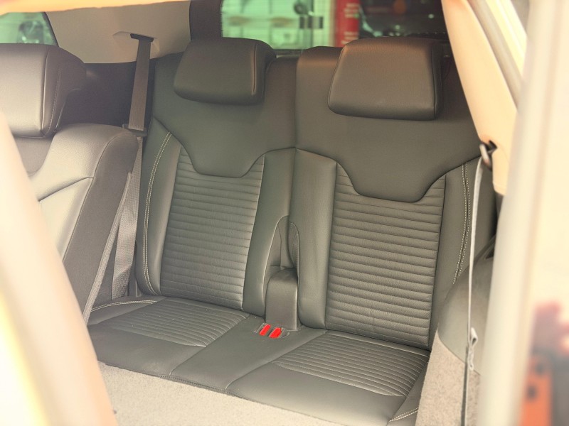 COMMANDER  - 2025 - CANELA