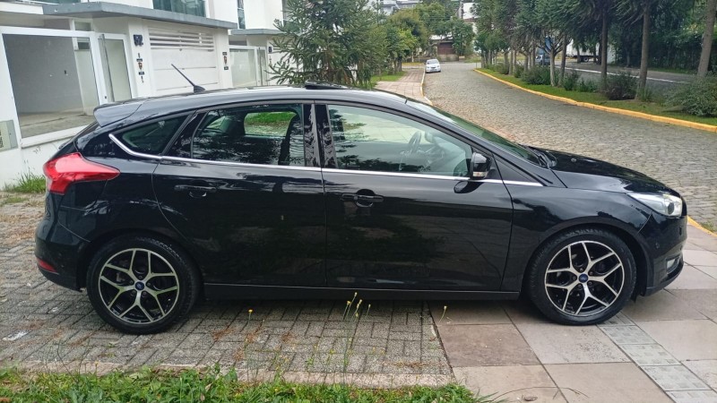 FOCUS 2.0 TITANIUM PLUS FASTBACK 16V FLEX 4P AUTOMÁTICO - 2016 - FARROUPILHA