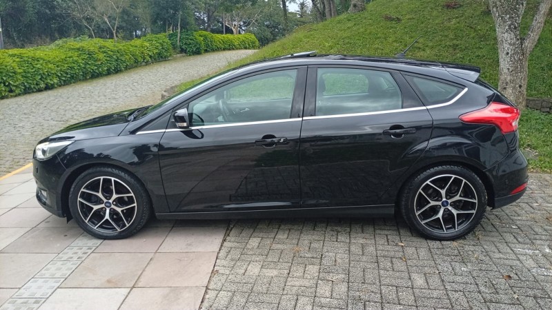 FOCUS 2.0 TITANIUM PLUS FASTBACK 16V FLEX 4P AUTOMÁTICO - 2016 - FARROUPILHA