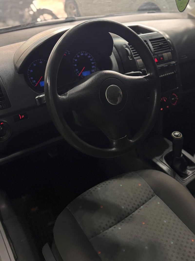 POLO 1.6 MI 8V GASOLINA 4P MANUAL - 2003 - FELIZ