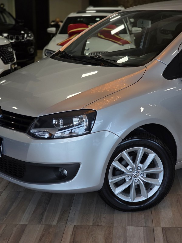 FOX 1.0 MI 8V FLEX 4P MANUAL - 2014 - CAXIAS DO SUL