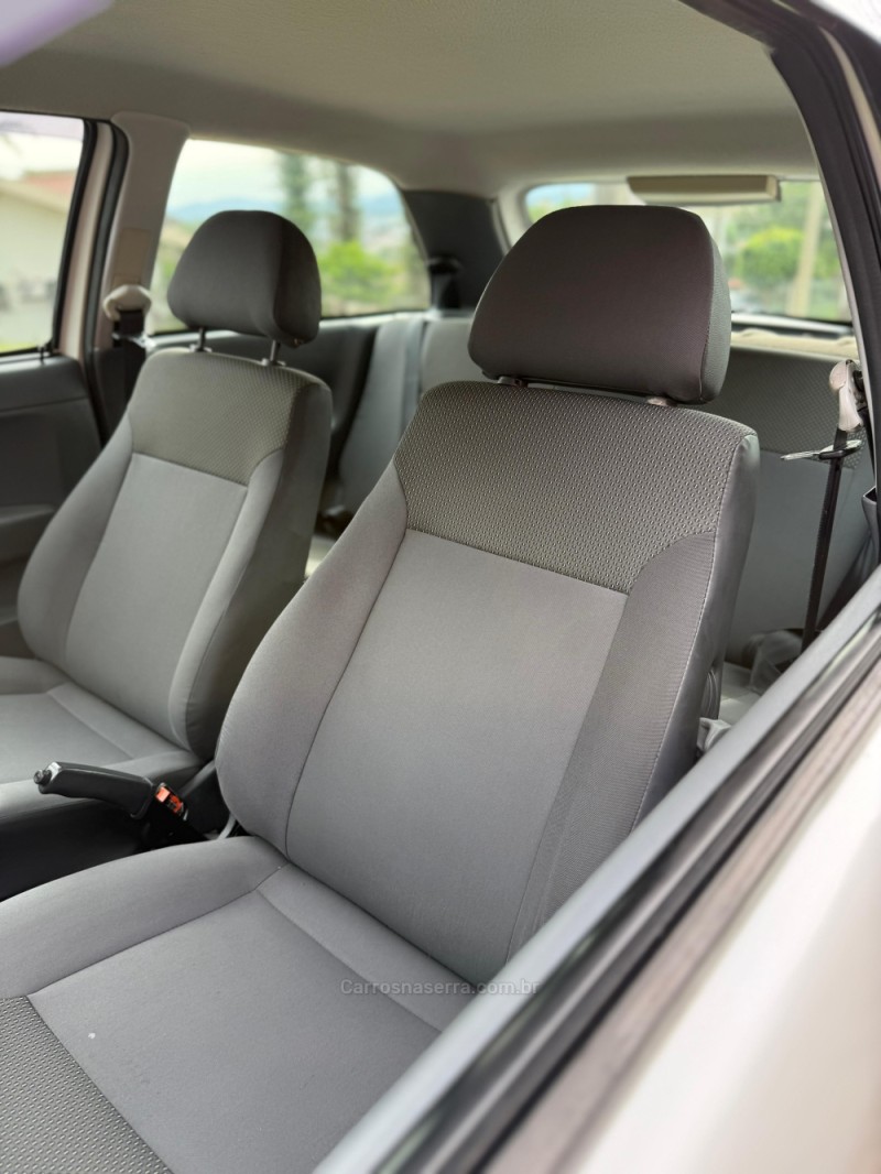 GOL 1.0 MI 16V GASOLINA 2P MANUAL - 2011 - VENâNCIO AIRES