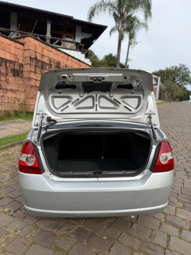 FIESTA 1.6 MPI CLASS SEDAN 8V FLEX 4P MANUAL - 2006 - VENâNCIO AIRES