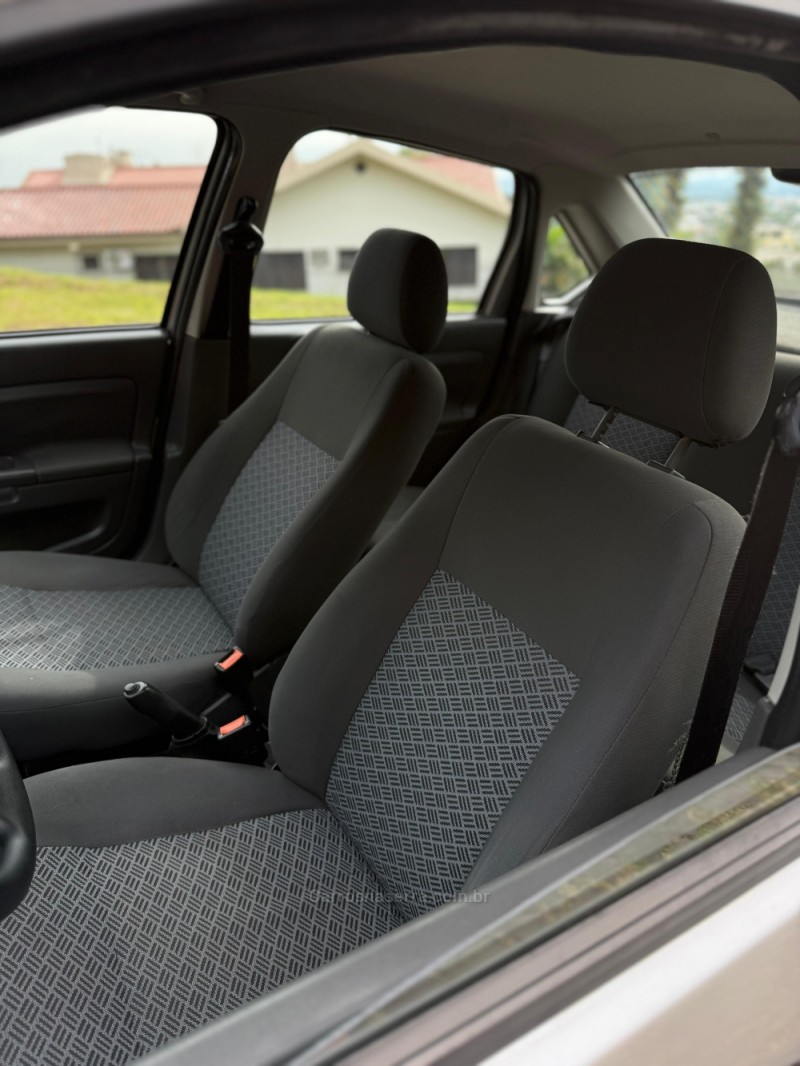 FIESTA 1.6 MPI CLASS SEDAN 8V FLEX 4P MANUAL - 2006 - VENâNCIO AIRES