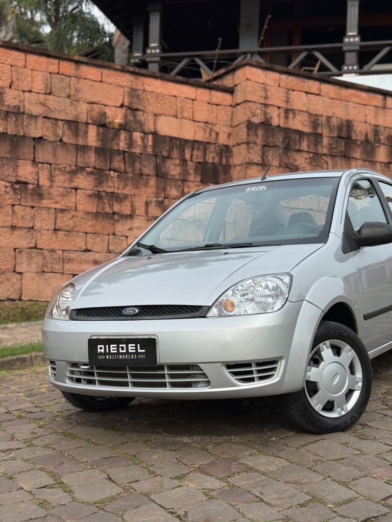 FIESTA 1.6 MPI CLASS SEDAN 8V FLEX 4P MANUAL - 2006 - VENâNCIO AIRES