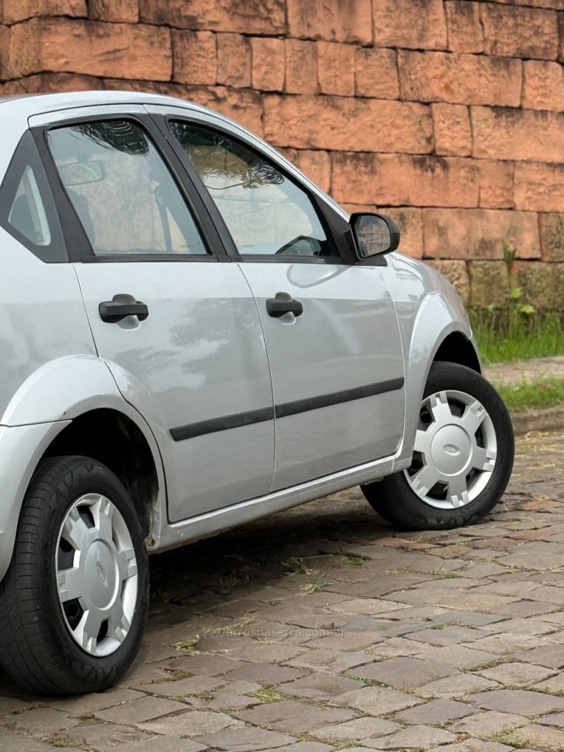 FIESTA 1.6 MPI CLASS SEDAN 8V FLEX 4P MANUAL - 2006 - VENâNCIO AIRES