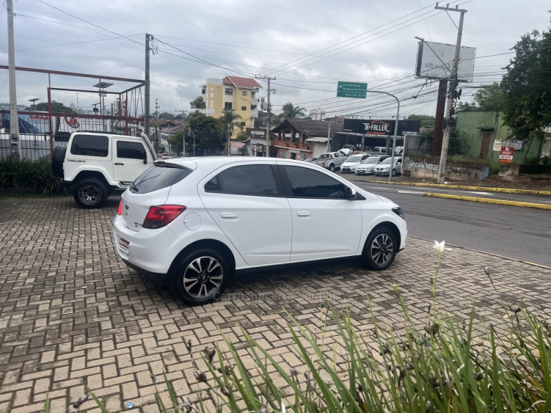 ONIX 1.4 MPFI LTZ 8V FLEX 4P MANUAL - 2015 - CAMPO BOM
