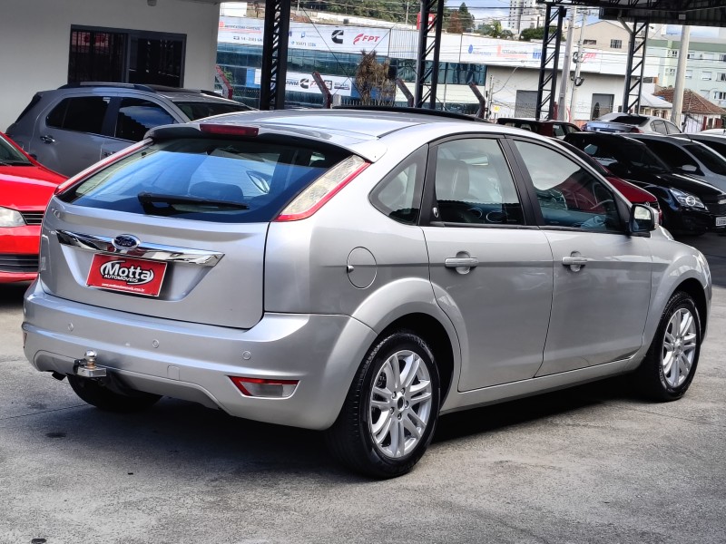 FOCUS 2.0 GHIA 16V GASOLINA 4P MANUAL - 2009 - CAXIAS DO SUL