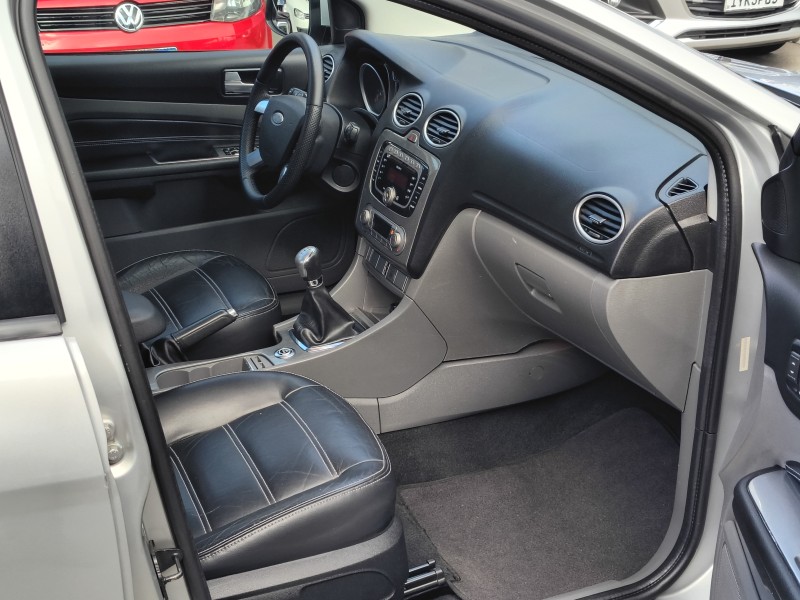 FOCUS 2.0 GHIA 16V GASOLINA 4P MANUAL - 2009 - CAXIAS DO SUL