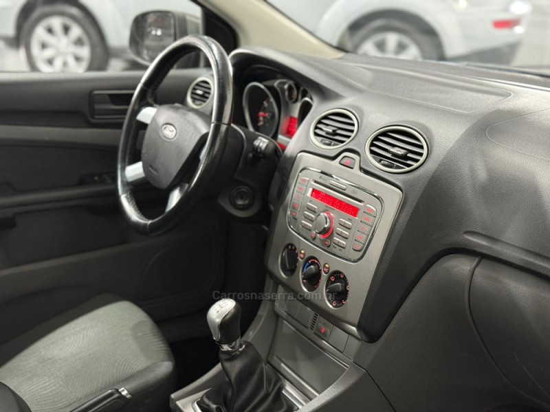 FOCUS 2.0 GLX 16V FLEX 4P MANUAL - 2012 - ESTâNCIA VELHA