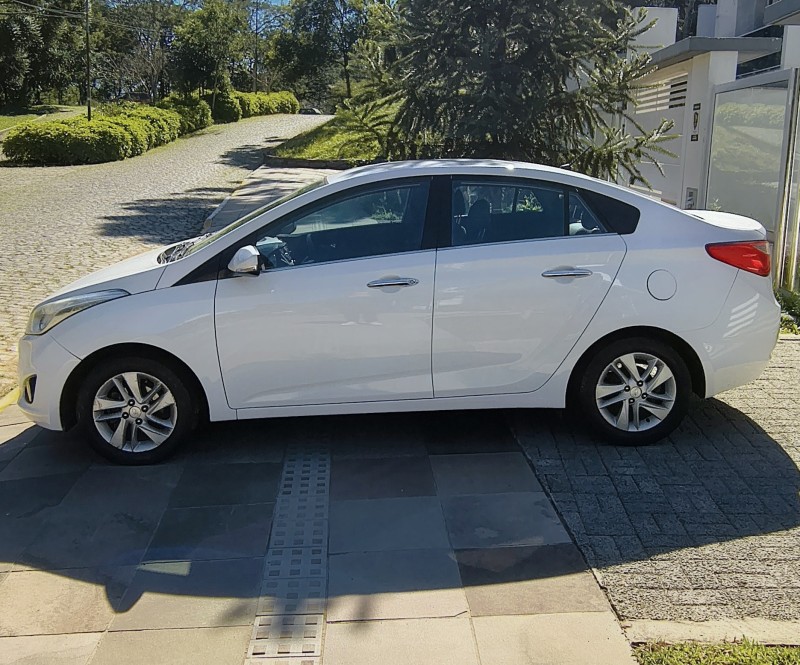 HB20S 1.6 COMFORT PLUS 16V FLEX 4P AUTOMÁTICO - 2015 - FARROUPILHA