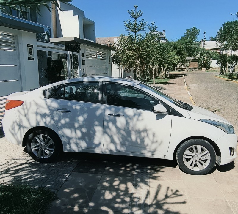 HB20S 1.6 COMFORT PLUS 16V FLEX 4P AUTOMÁTICO - 2015 - FARROUPILHA
